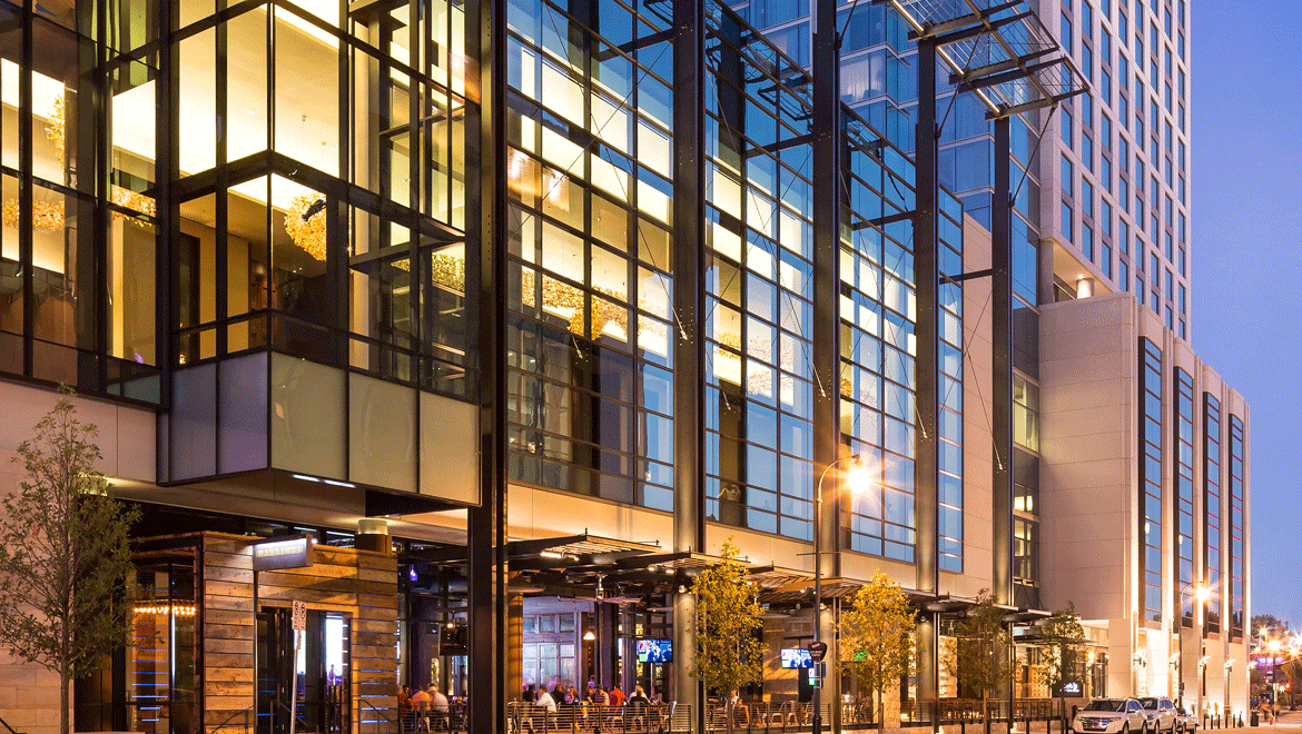 bnadtn-omni-nashville-hotel-ext-side2-night